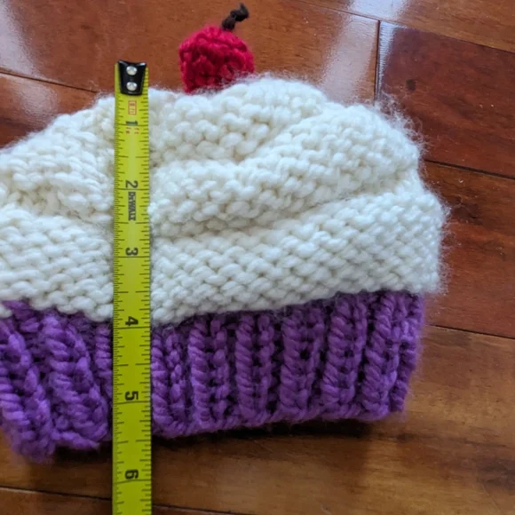 Cupcake Knit hat - Picture 4 of 4